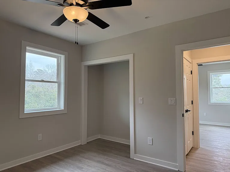 1300 Johnson Ave — Photo 15