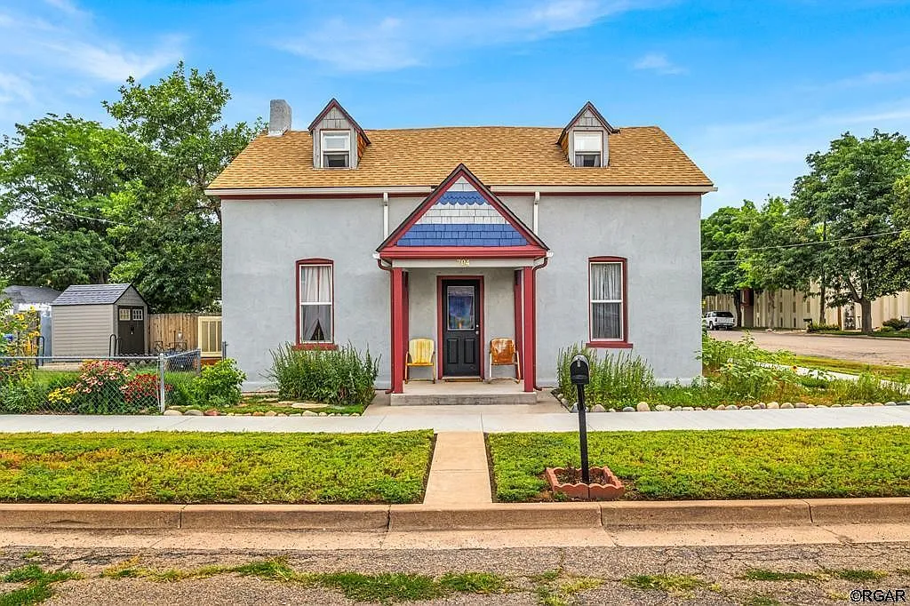 704 Harrison Ave photo 1