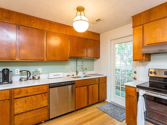 5th image of 1231 Woodcrest Cir