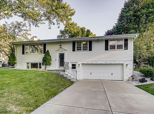 15153 Williston Ln, Minnetonka, MN 55345