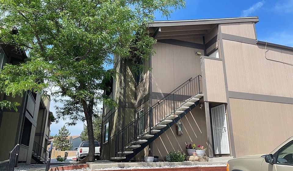 ad_photos_front_of_house_4_06072023