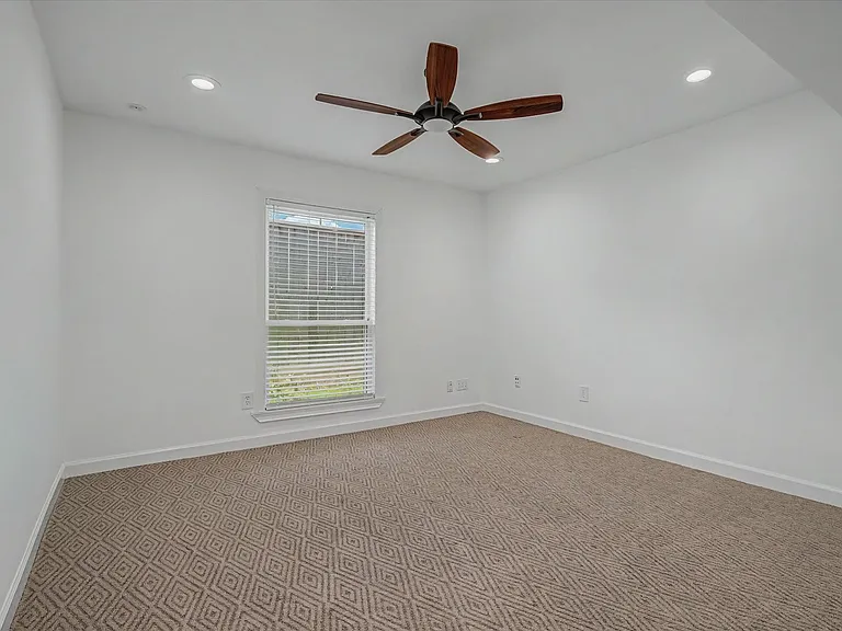 7575 Katy Fwy #4 — Photo 45