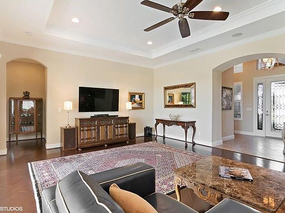 3rd image of 301 Martellago Dr
