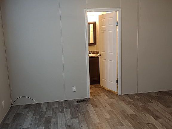 5th image of 64 Golfview Ct