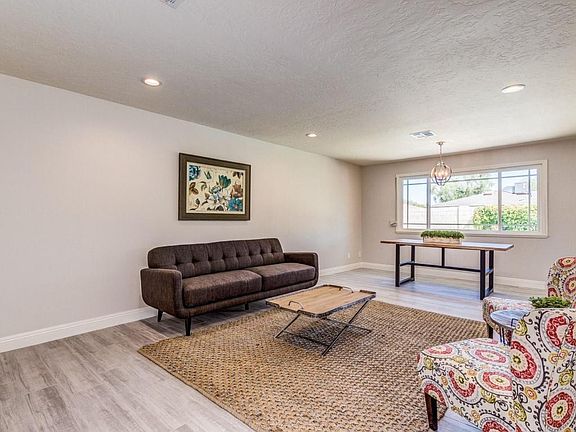 4th image of 1026 E Watson Dr