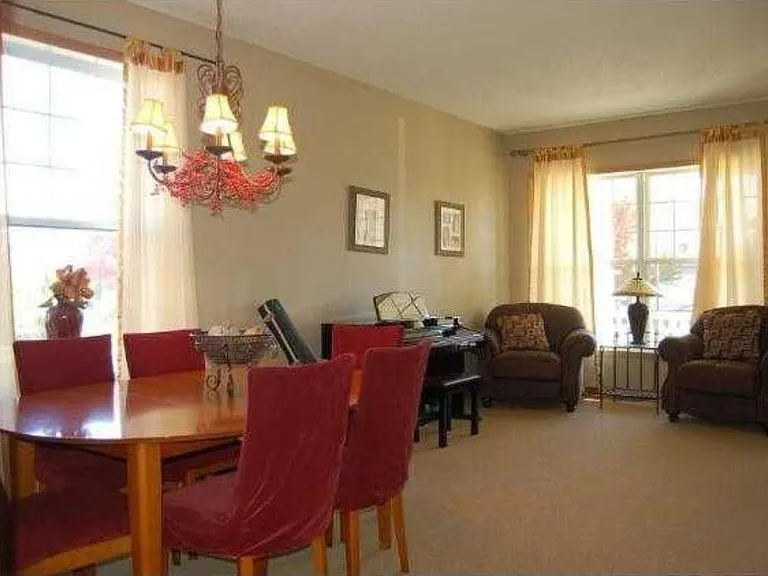 8487 Jonquil Ln N — Photo 10
