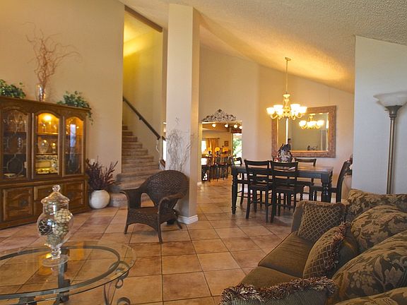3rd image of 2443 S Parco Ave