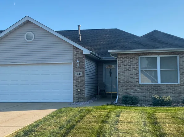 1611 Chestnut Dr, Crown Point, IN 46307