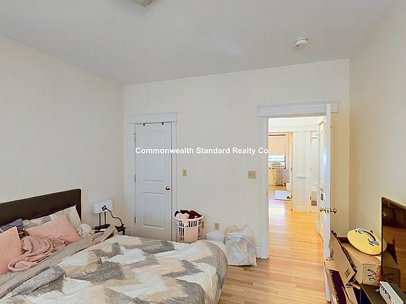2nd image of 27 Glenville Ave APT 1A