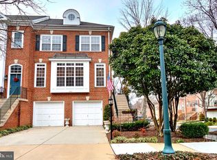 1880 Crescent Park Dr, Reston, VA 20190