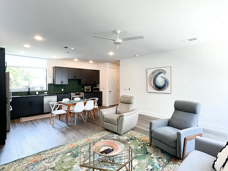 3406 E 17th St #14 — Photo 9