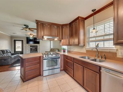 8636 W State Highway 31 St, Athens, TX, 75751