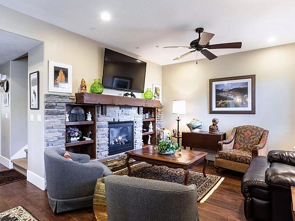 Living area on the first floor