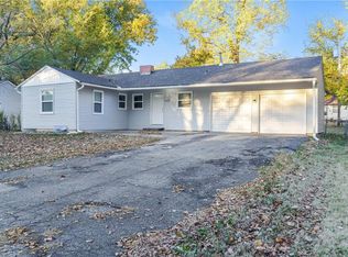 8528 England St, Overland Park, KS 66212