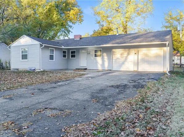 8528 England St, Overland Park, KS 66212