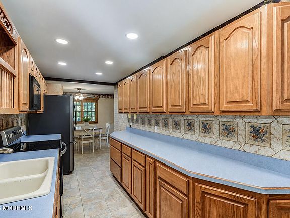 4th image of 15 La Valley Drive