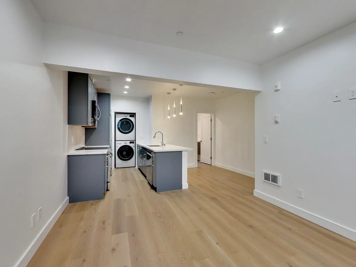 Building Photo - 840 Greenwich St #1
