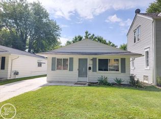 2189 Ridgemont Rd, Grosse Pointe Woods, MI 48236