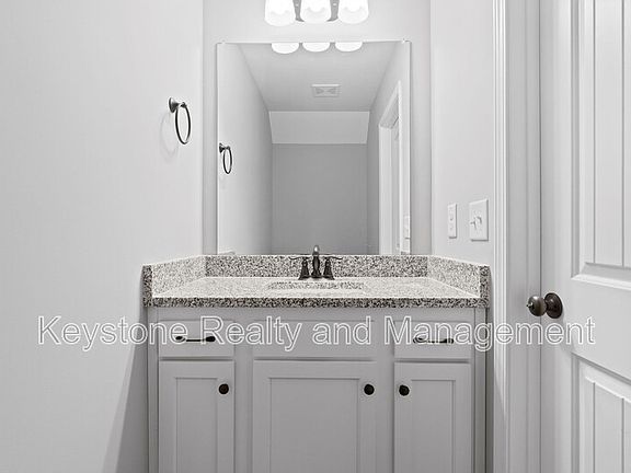 3rd image of 580-405 Heritage Pointe Dr