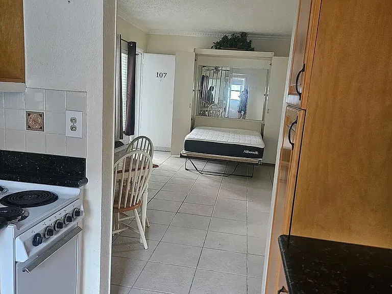 315 Van Buren St #107B — Photo 7