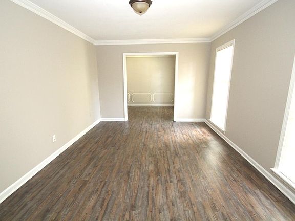 2nd image of 3331 Foxbriar Dr