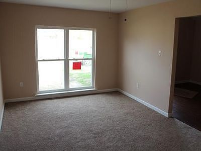 3rd image of 260 Della Ln