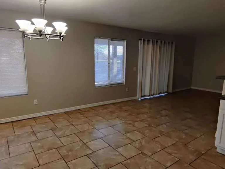 1385 E Betsy Ln — Photo 3