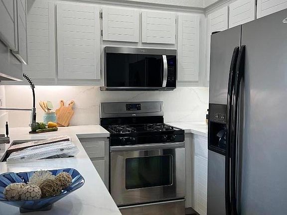 3rd image of 7011 Rodling Dr Unit H