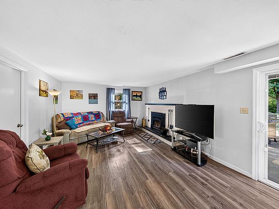 3rd image of 23737 Decamp Blvd