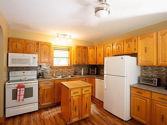 2nd image of 147 Spring St