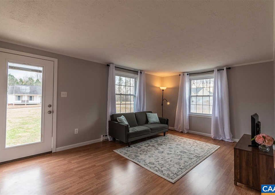 1st image of 132 Lloyds Ln