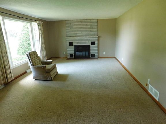 4th image of 28662 Schwalm Dr
