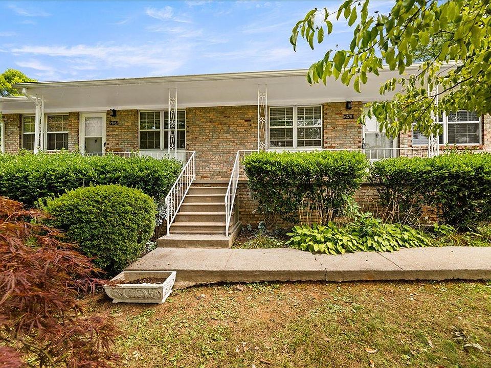 1st image of 253 Pinecrest Cir #253