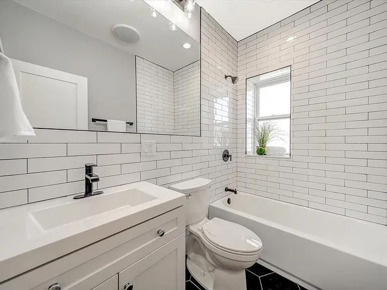 6355 N Paulina St #1S — Photo 13