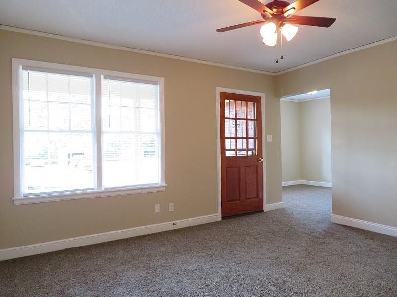 2nd image of 3216 Lamphier Ave