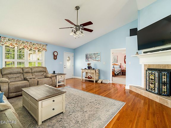 2nd image of 2609 Covington Cir
