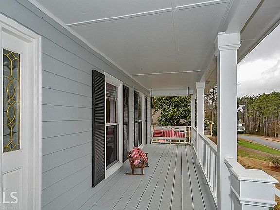 2nd image of 2574 Oak Village Pl NE