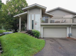 9765 Dorset Ln #1, Eden Prairie, MN 55347