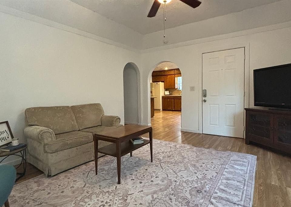 1st image of 207 E Juniper Ln