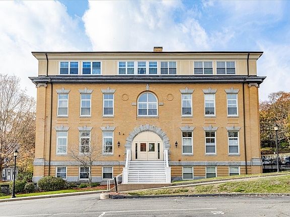 2nd image of 145 Glenwood St Unit 201