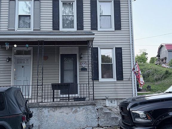 2nd image of 212 Willow St