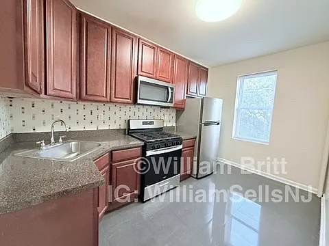25 Sherman Ave #33