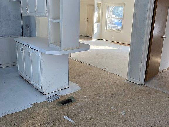 4th image of 25234 Pine Lake St