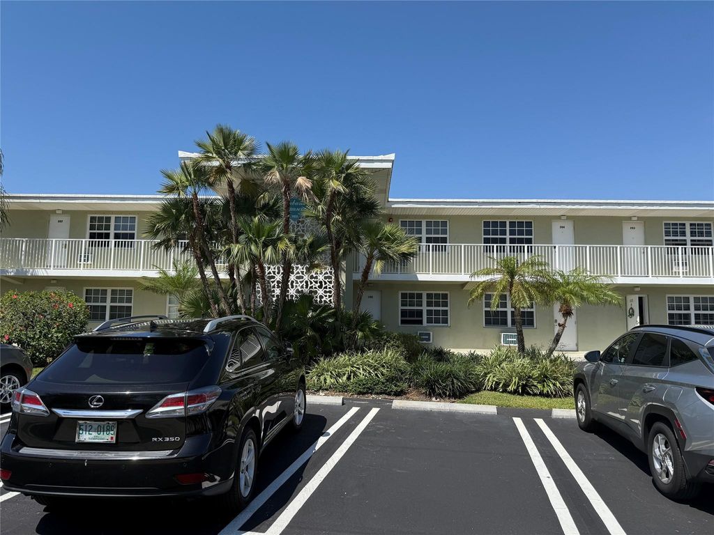 1105 S Riverside Drive #205, photo 6