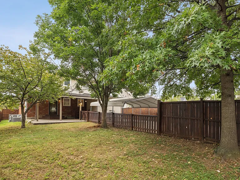 1106 Lawrence Ave — Photo 26