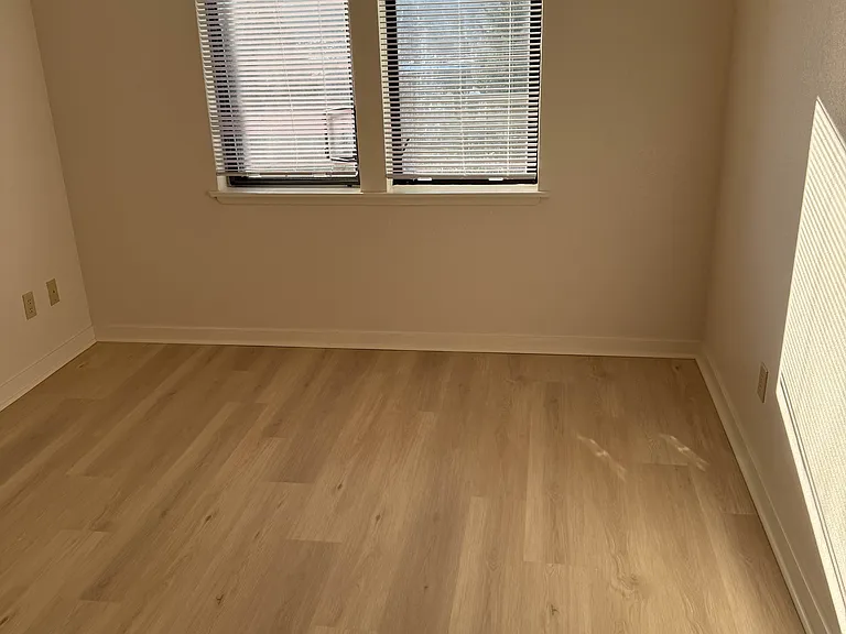 Portage Bay Apartments — Photo 14