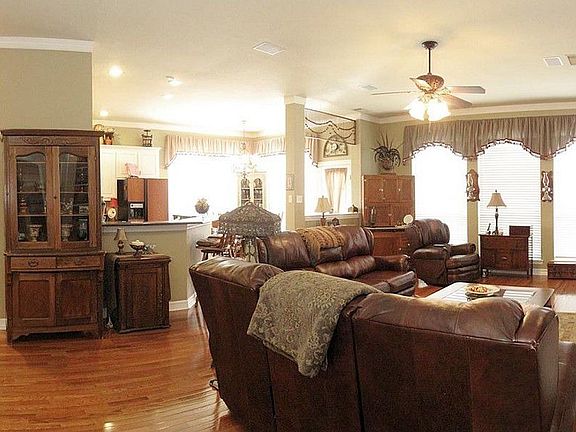 5th image of 1400 Brighton Ct
