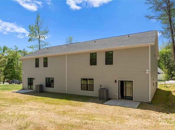 1604 Breezewood Dr, Charlotte, NC 28262