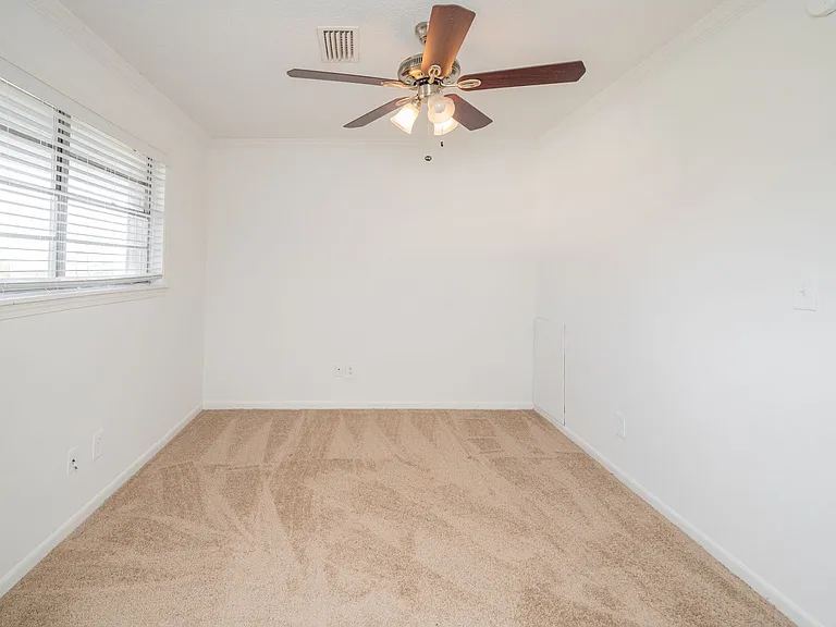 3200 Hillside Ave — Photo 36