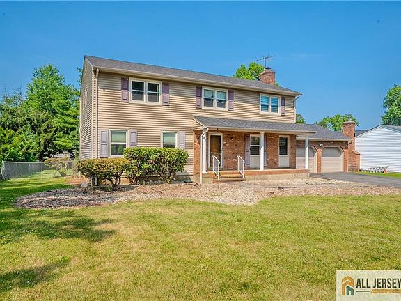 3rd image of 3308 Evergreen Ln